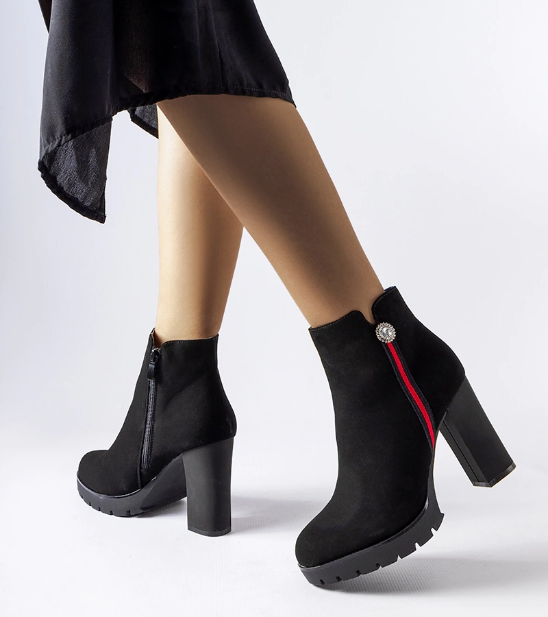 Čierne saténové topánky na podpätku od Rogeno