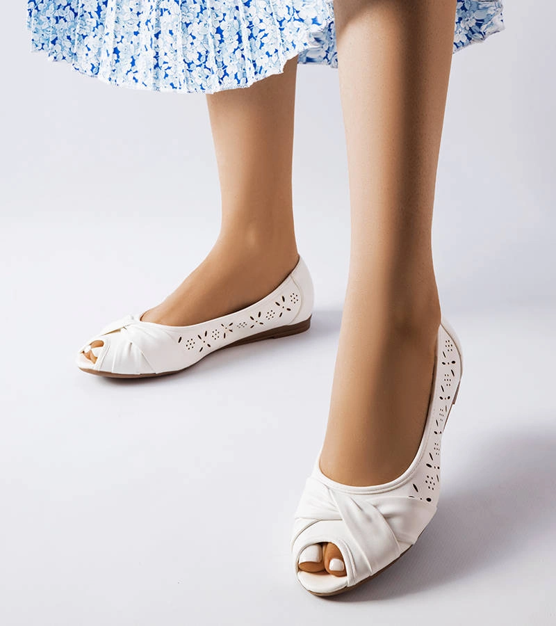 Biele ažurové balerínky s otvorenou špičkou Lafo
