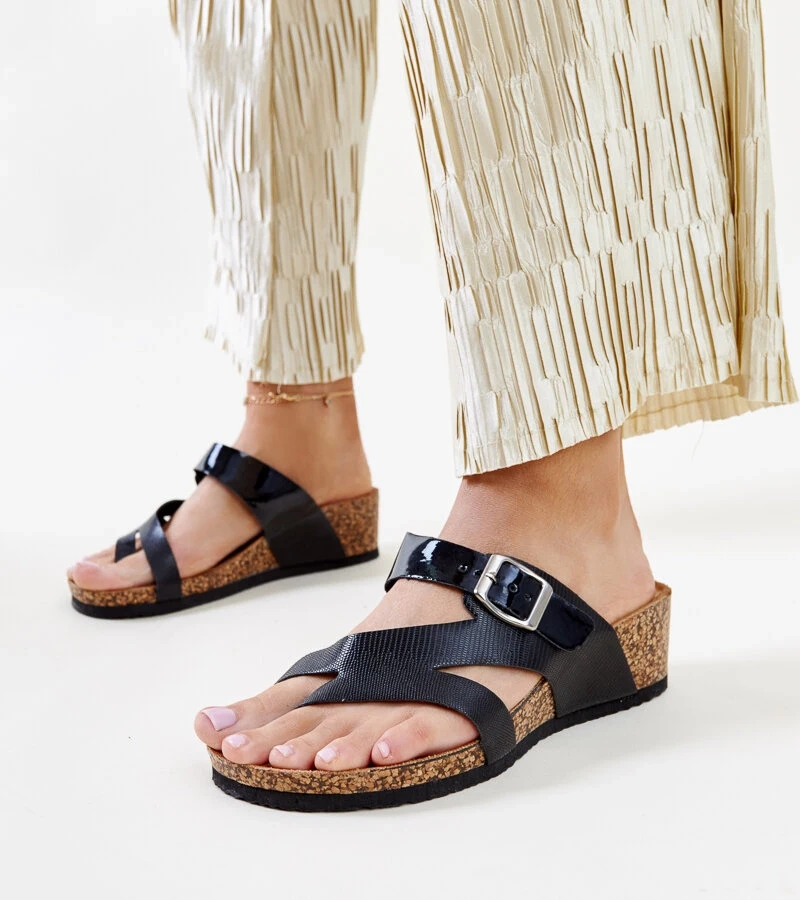 Čierne metalické platformové šľapky Donata