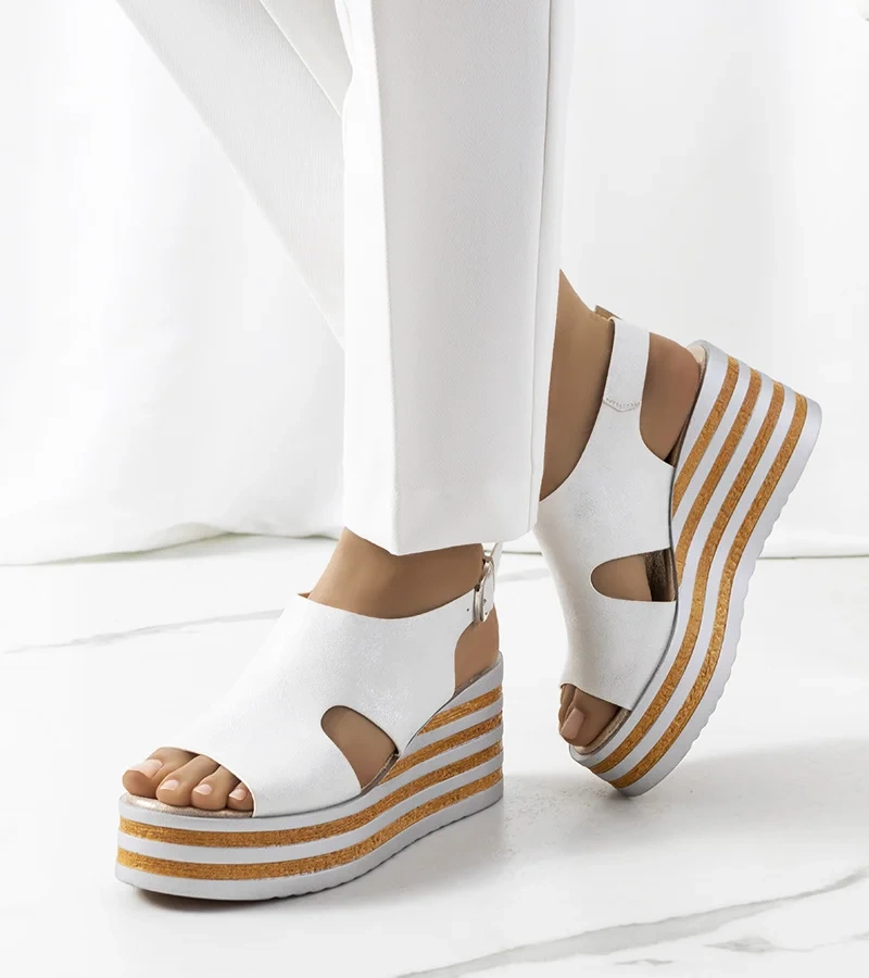 Strieborné sandále Corrine na podpätku