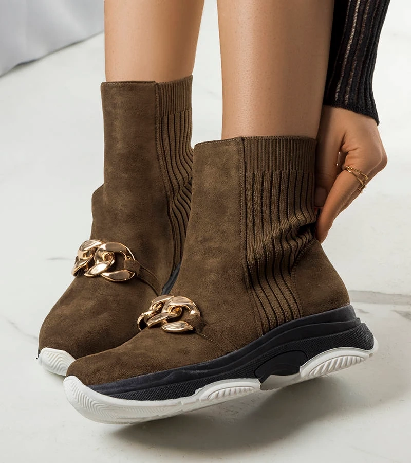 Zelený izolovaný botki s reťazou Ulster