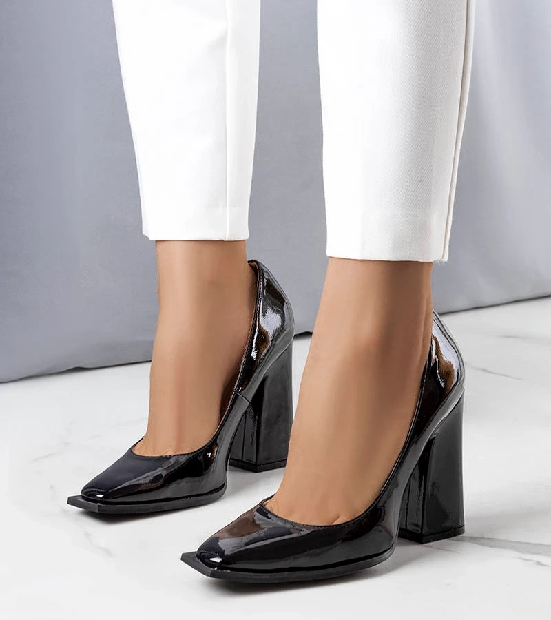 Čierne lakované lodičky Patel