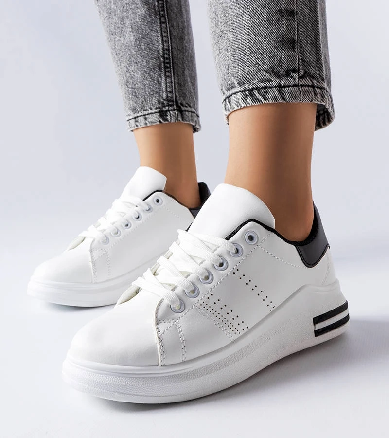 Biele tenisky s čiernym akcentom Davisson