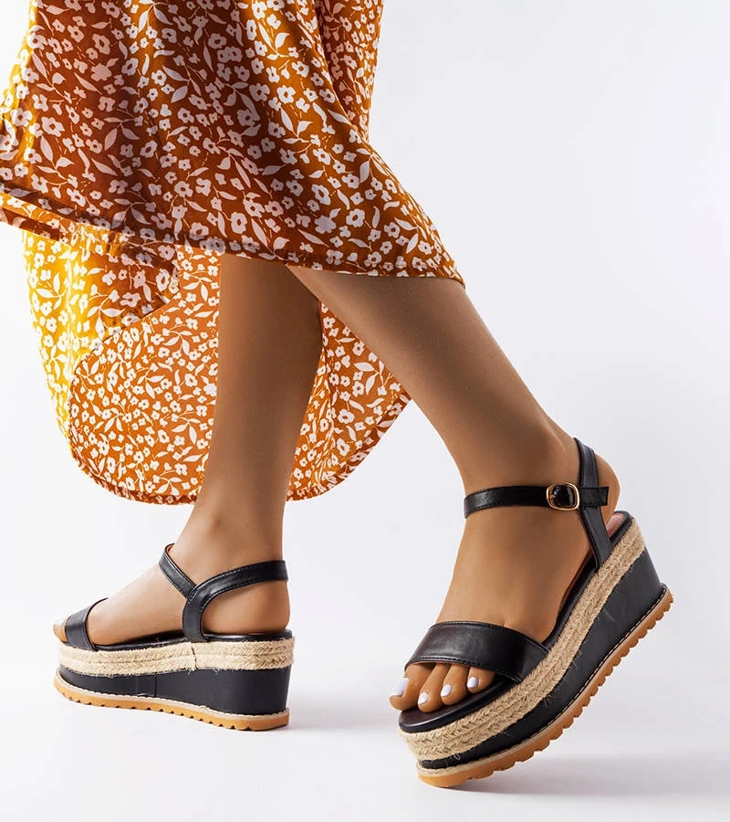 Čierne sandále Access na platforme