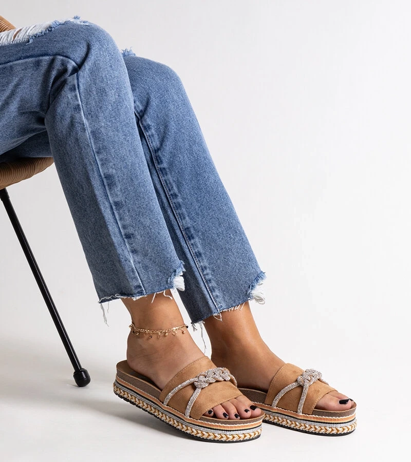 Hnedé sandále ozdobené zirkónmi od Kamiliana