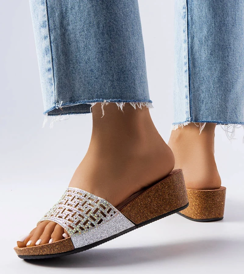 Strieborné žabky s podpätkami Elitha