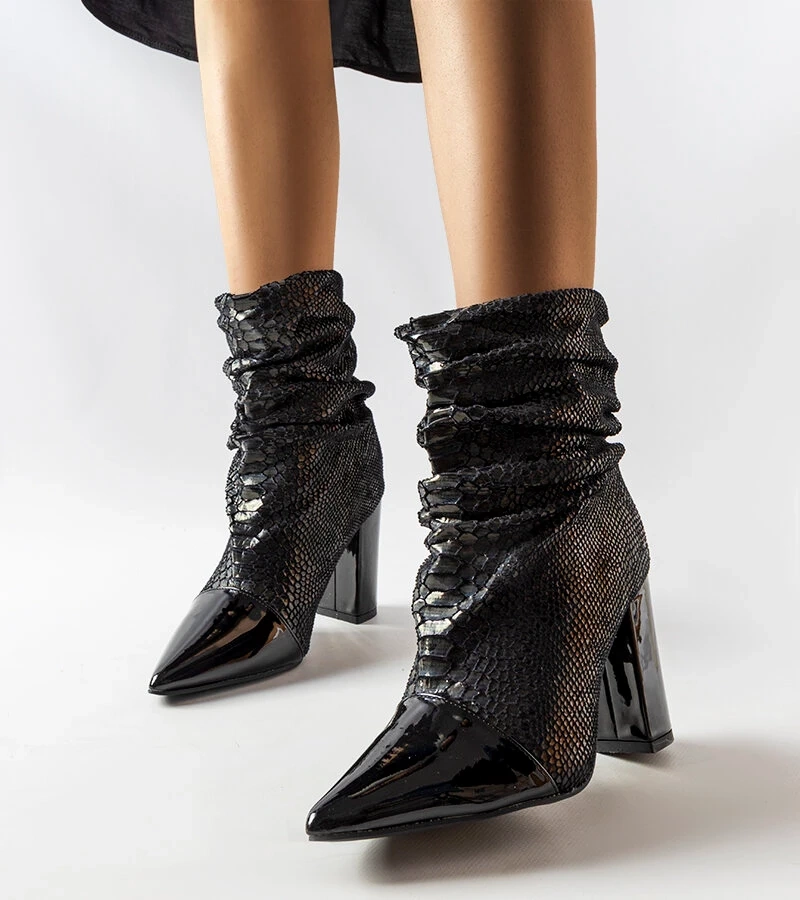 Čierne pokrčené čižmy Liang