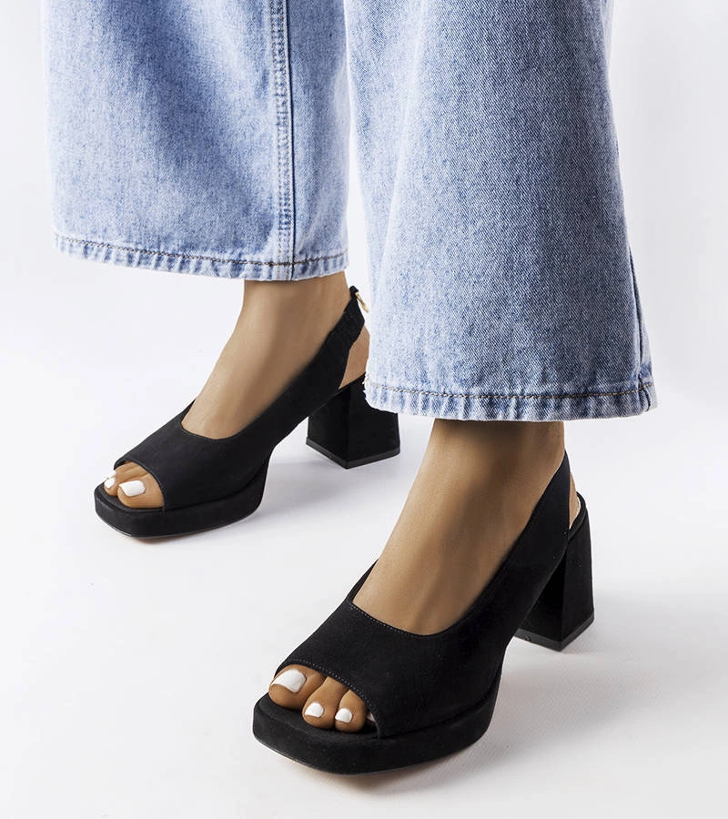 Čierne velúrové sandále na podpätku KARINO