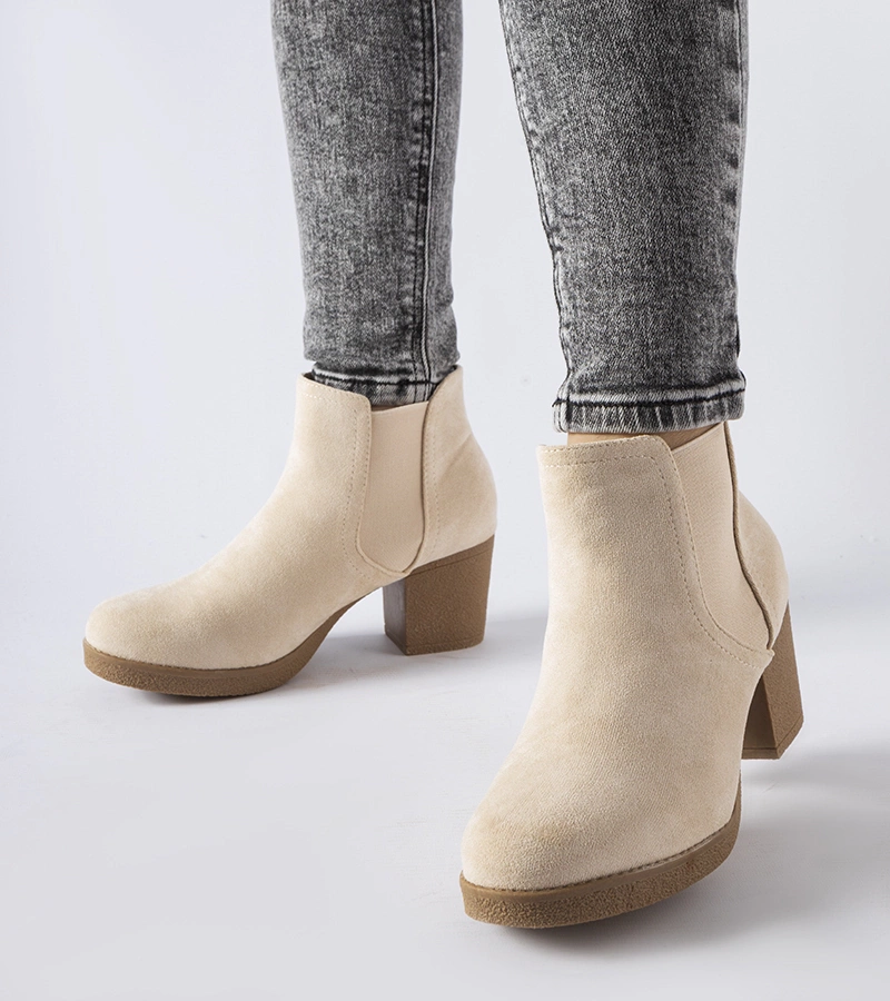 Beige šnurovacie topánky na podpätku Trevano