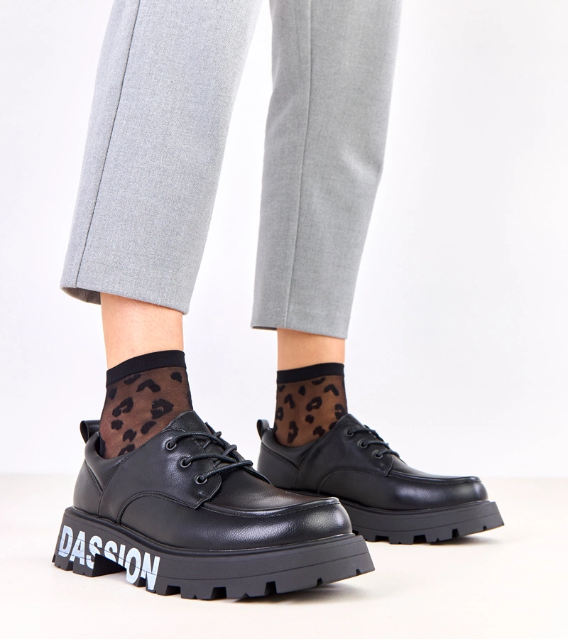 Čierne dámske poltopánky s potlačou na podrážke Klowis