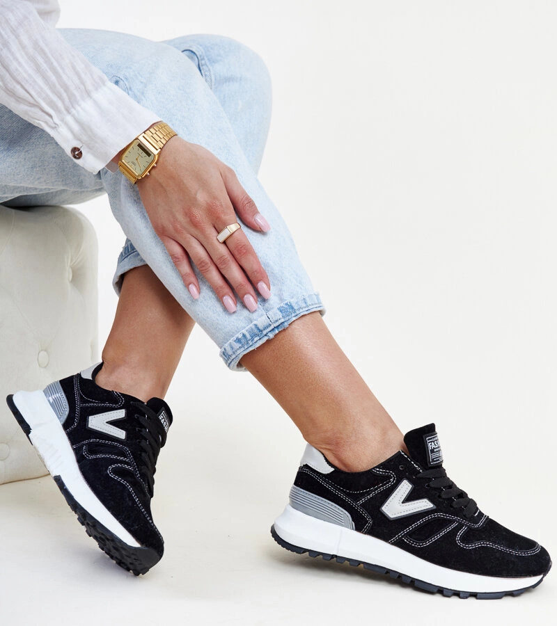 Čierne tenisky na hrubšej podrážke Olonio