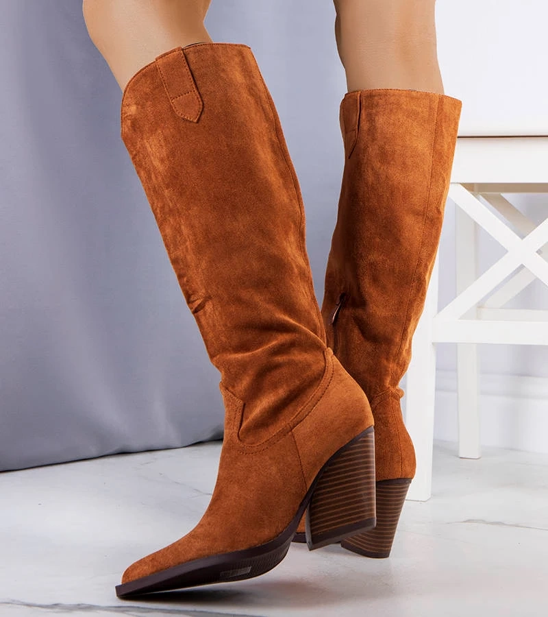 Ezer hnedé izolované kovbojské topánky