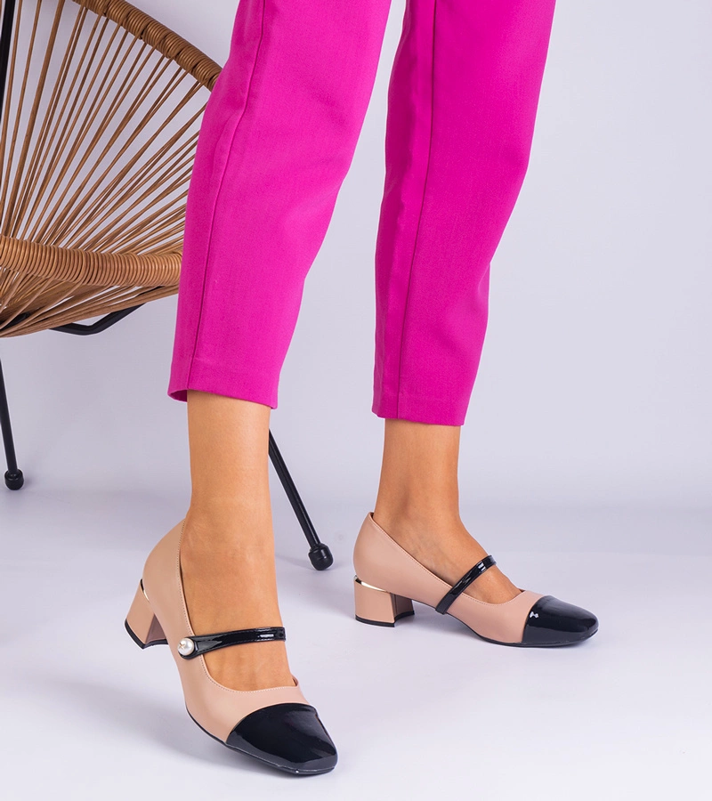 Béžové lodičky na podpätku s lakovanou špičkou Ivanita