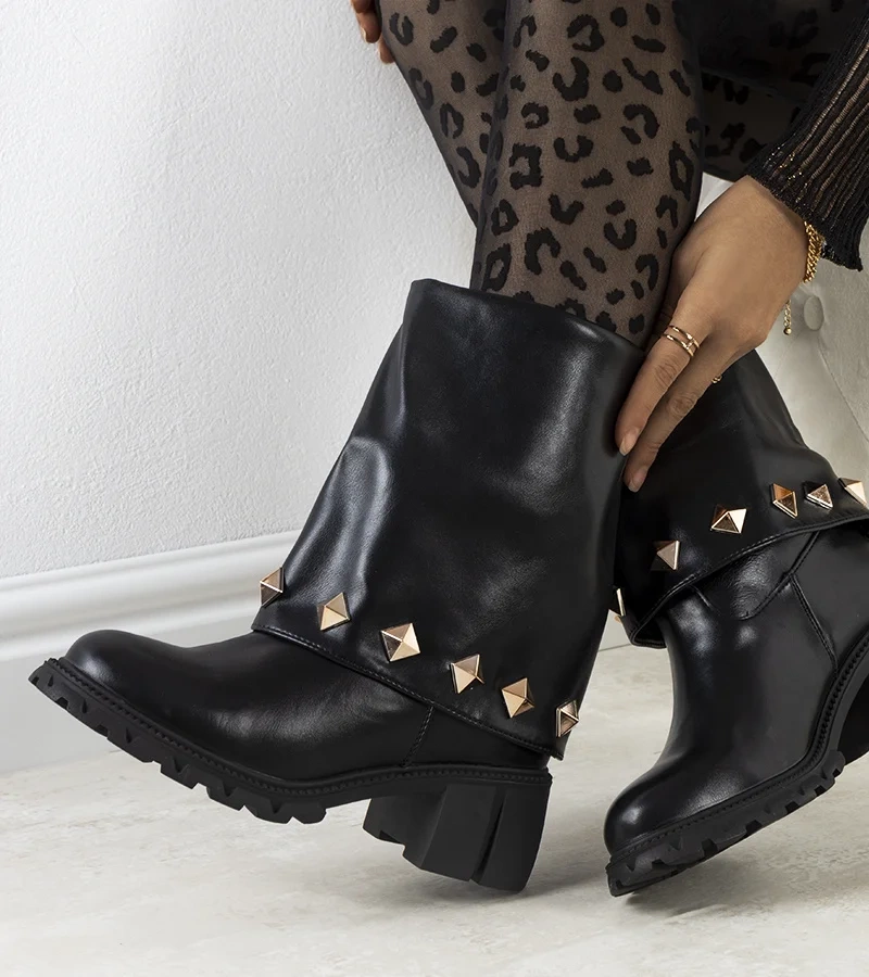 Čierna botki s cvočkami Rezen