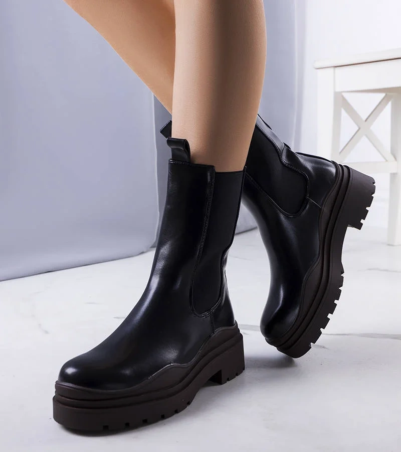 Čierna botki na hnedej podrážke Jadiel