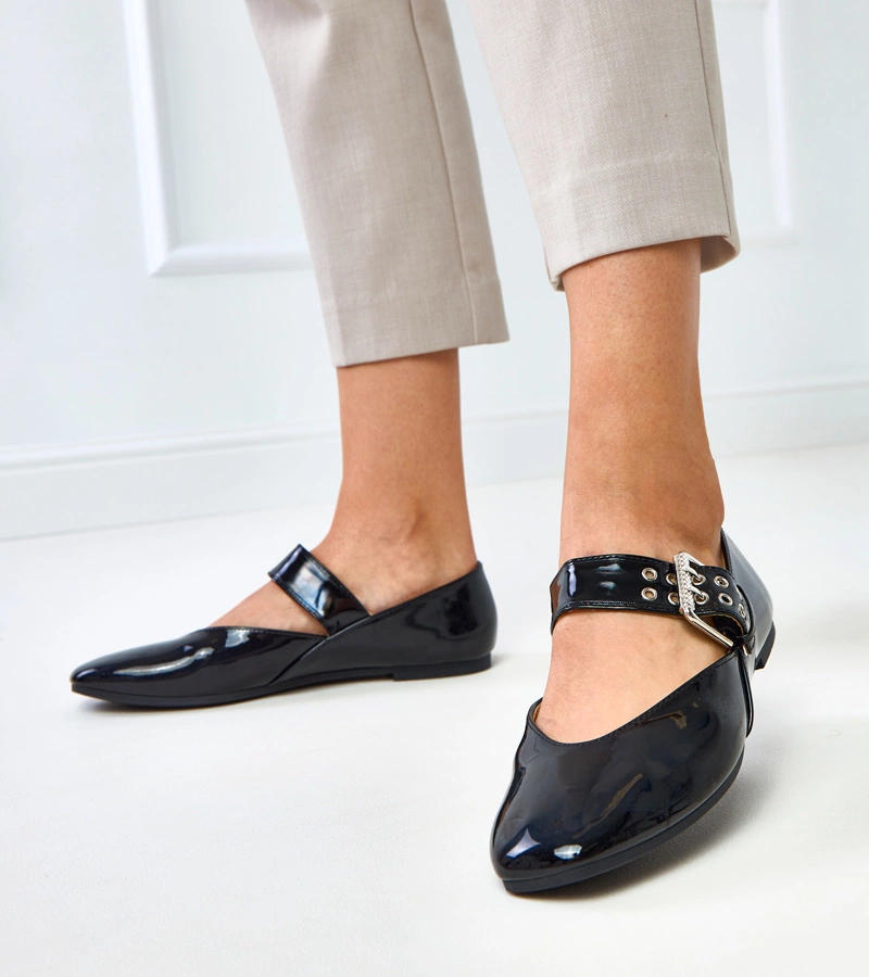 Čierne lakované baleríny s ozdobnou sponou Damia