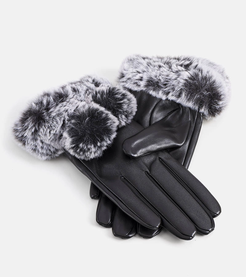 Čierne izolované rukavice s pražským pozlátkom