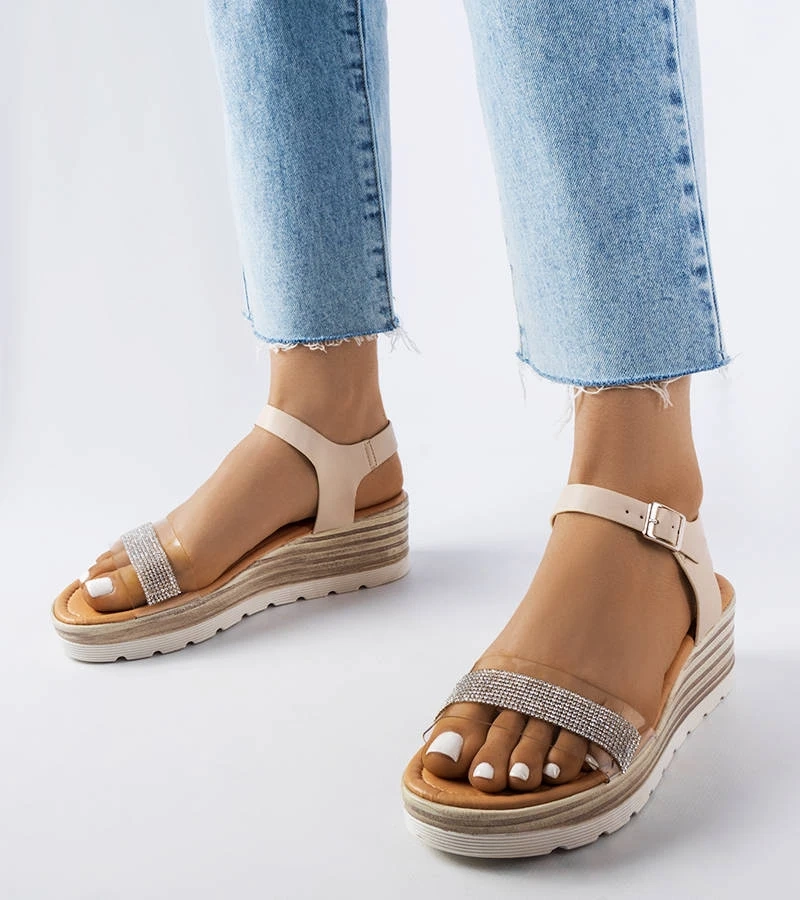 Béžové sandále na podpätku Bussière