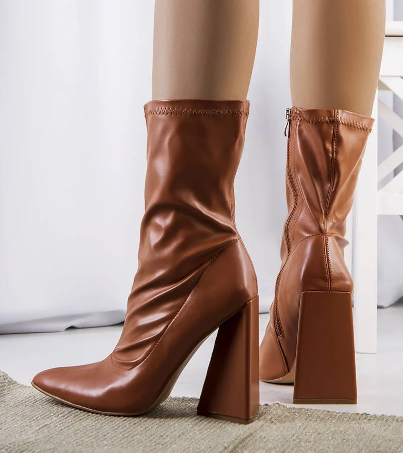 Hnedé čižmy Denisa na podpätku