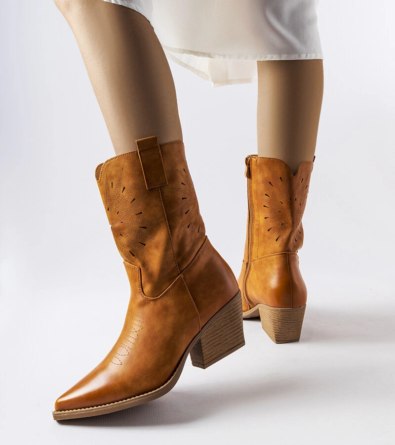 Hnedé kovbojky s ozdobeným vrchným dielom Leopardi.