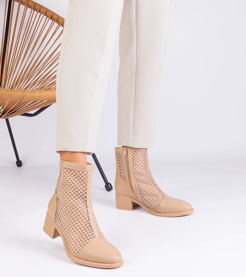 Béžové sieťované členkové topánky na podpätku Melarka