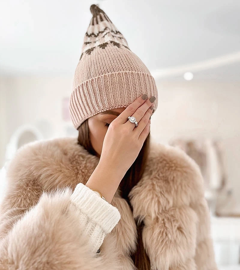 Čierna čiapka Abner