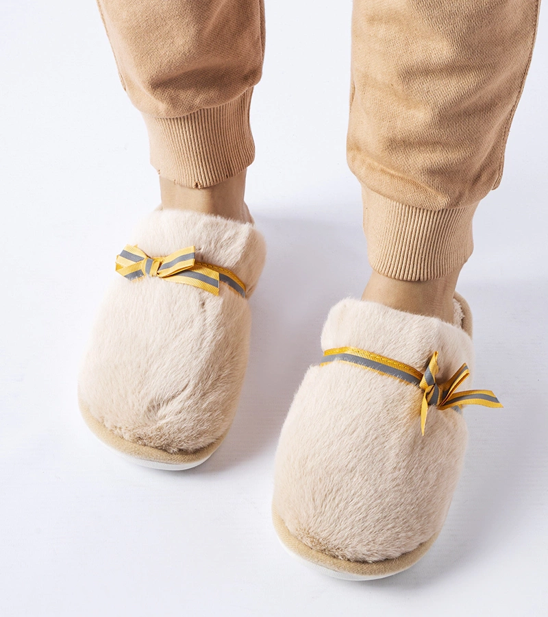 Hrejivé béžové papuče s mašličkou Antonino