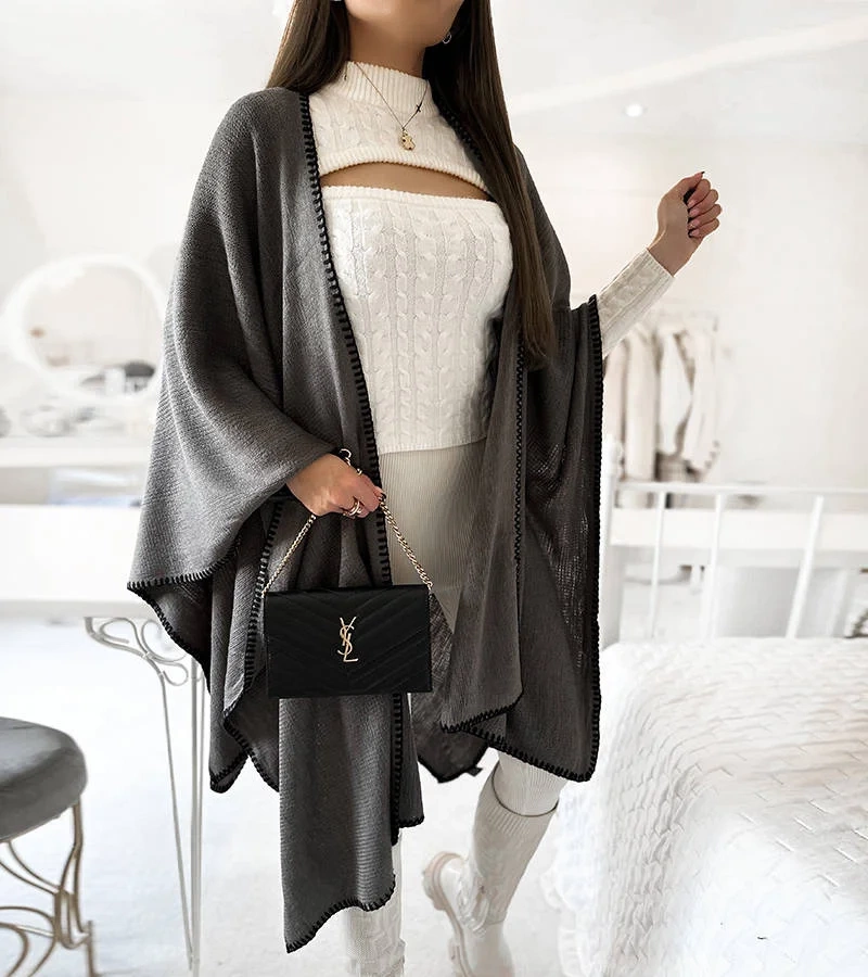 Šedé pončo s lemom Levi