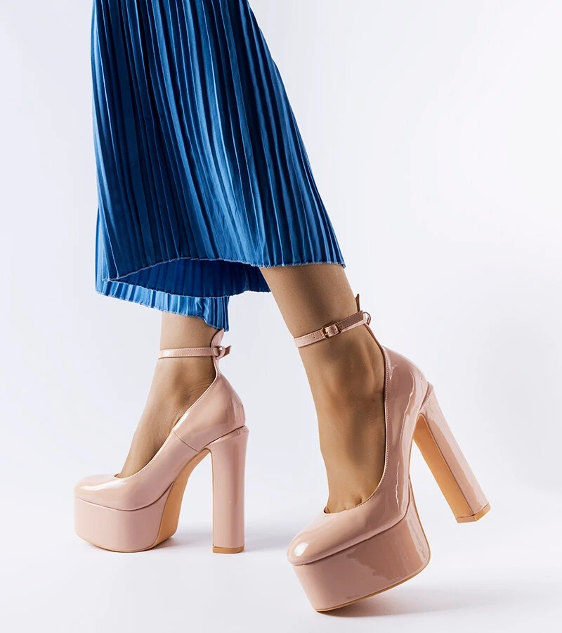 Béžové lakované lodičky na vysokom podpätku Colle