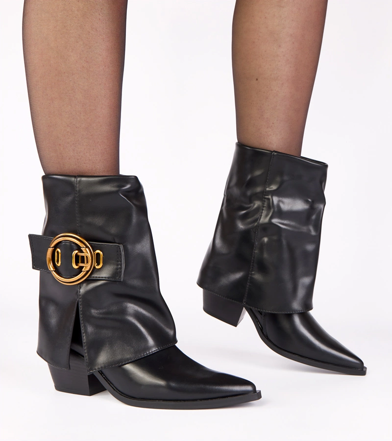 Čierne kovbojky s vyhrnutou sárou a ozdobnou prackou Faila