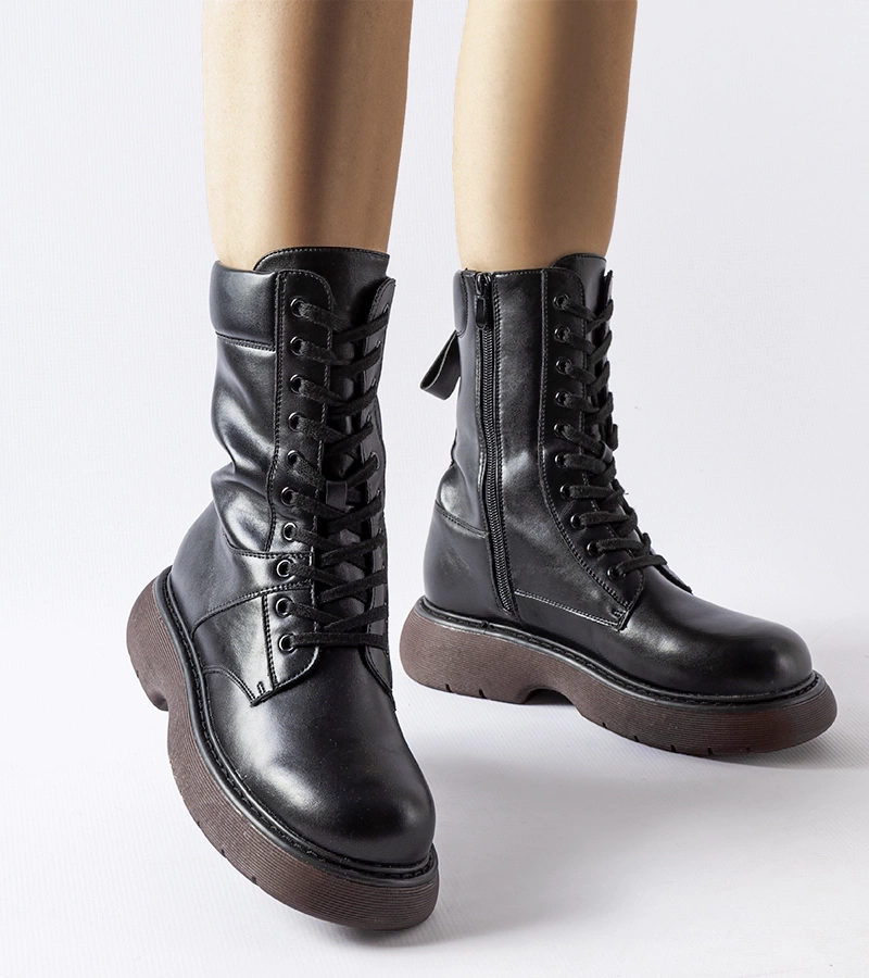 Čierne zateplené glany s hnedou podrážkou Beata