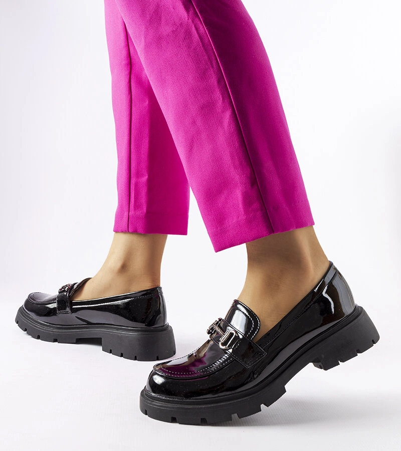 Čierne lakované mokasíny so zirkónmi Cantú