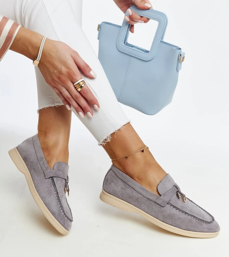 Šedé mokasíny s kovovým príveskom Fiorano