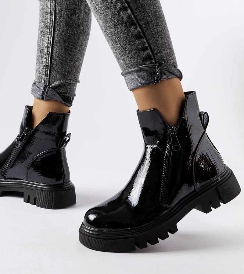 Čierne lakované zateplené topánky Ritte