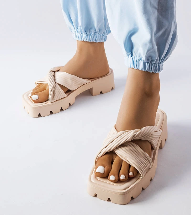 Béžové žabky Dubé na traktorovej podrážke