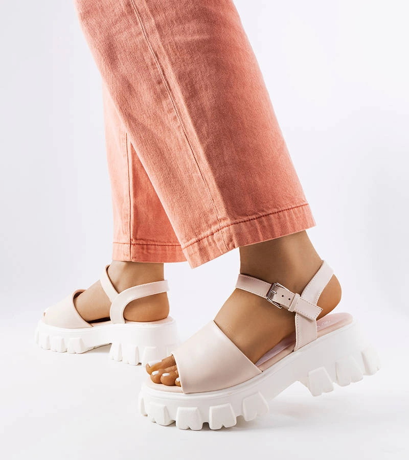 Béžové sandále na pevnej podrážke Vinceza