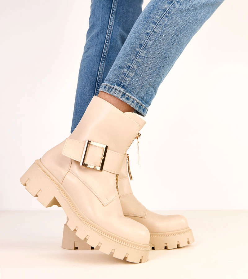 Béžové členkové čižmy na platforme s ozdobnou prackou Dera