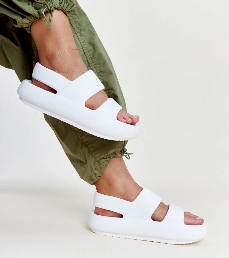 Biele sandále Attiana