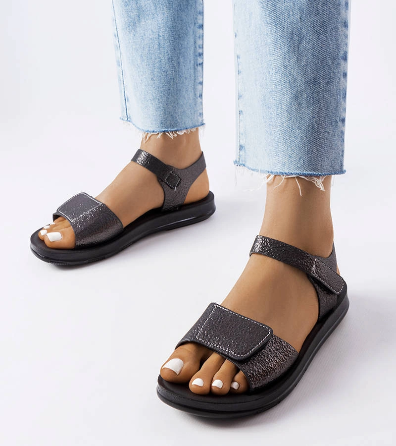 Čierne sandále so zdobeným zvrškom Phillipa