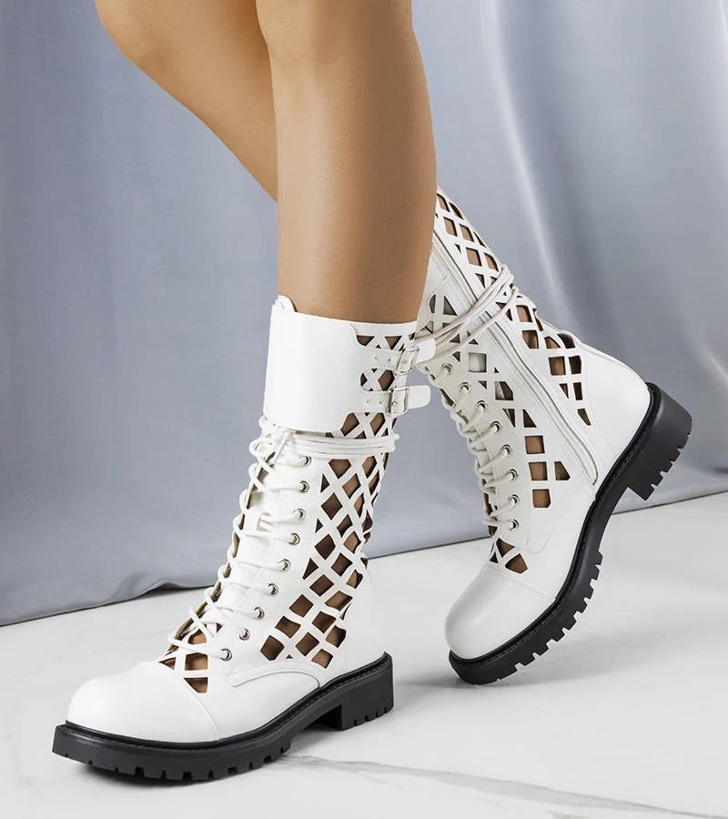 Biele ažurové čižmy Minks