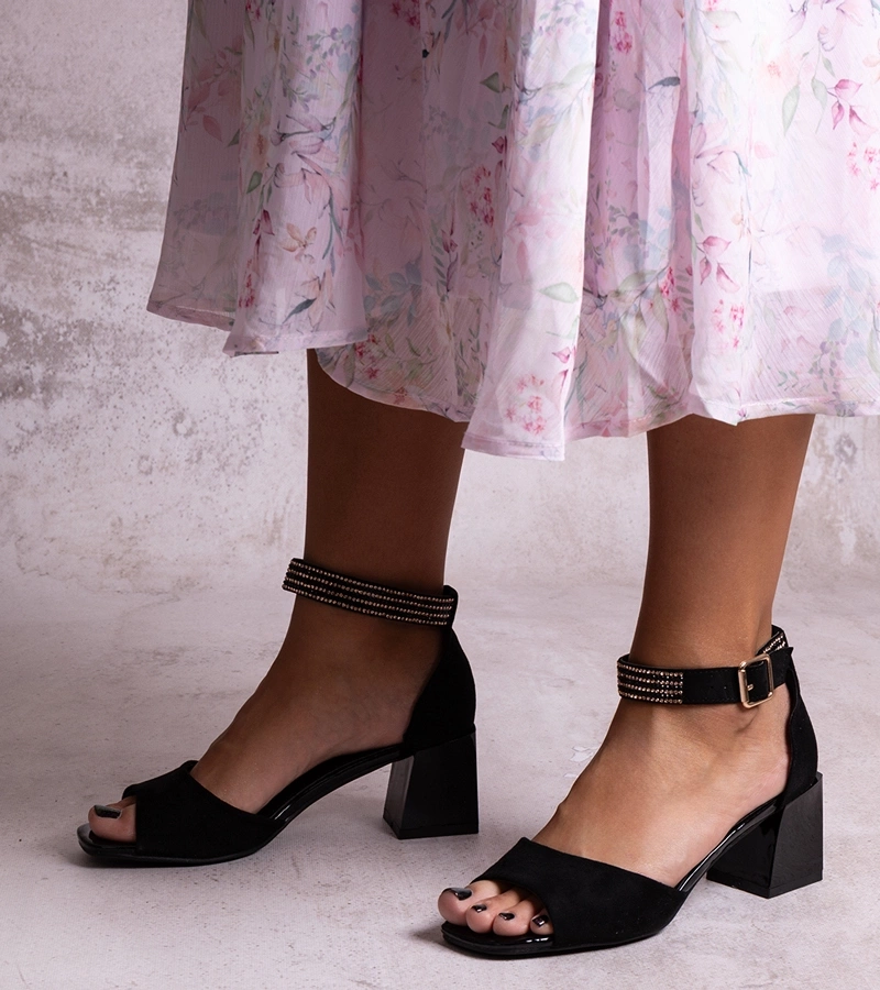 Lakové sandále na stĺpe Athir