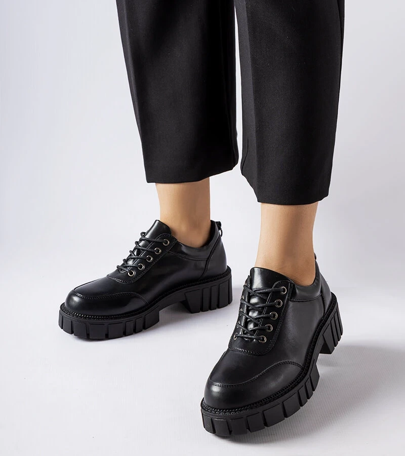 Čierne pevné klasické topánky Severino