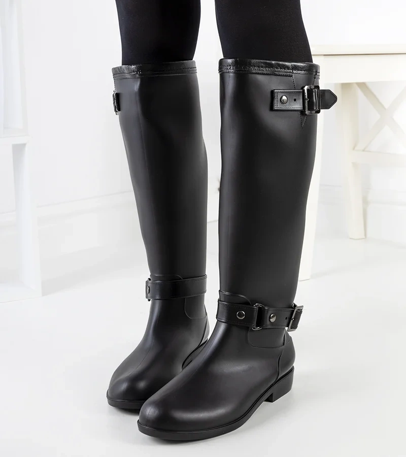 Čierne gombíky s červeným zámkom Porter