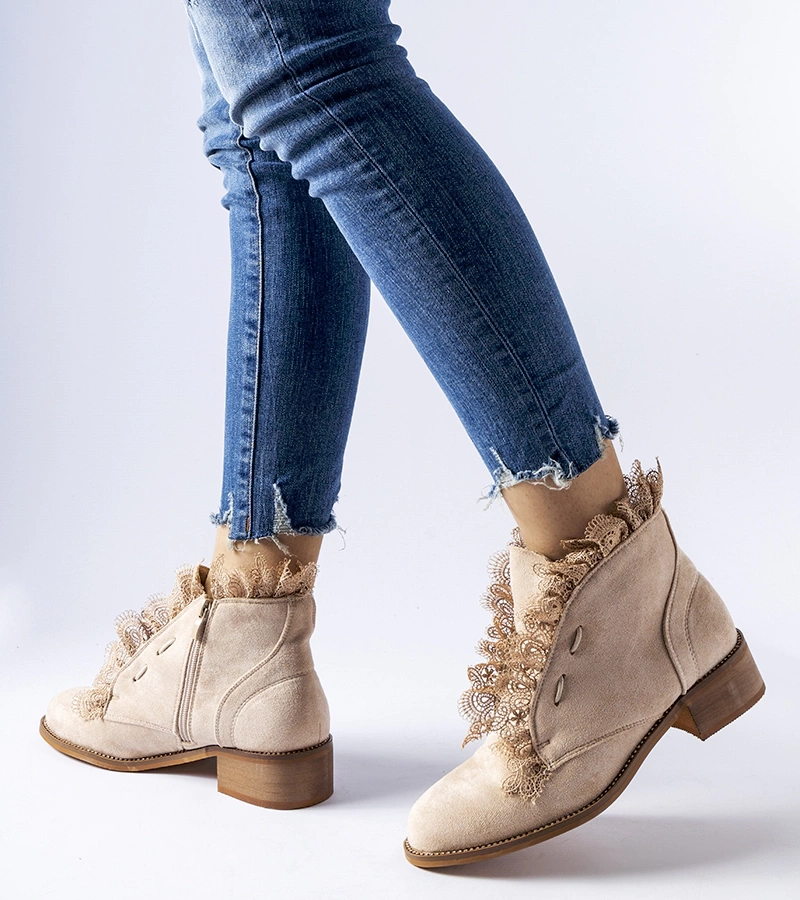 Beige čižmy s kubickými zirkónmi a krajkou Belviglieri