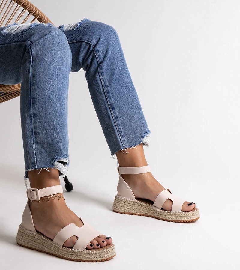 Bežové sandále na platforme Laurencia