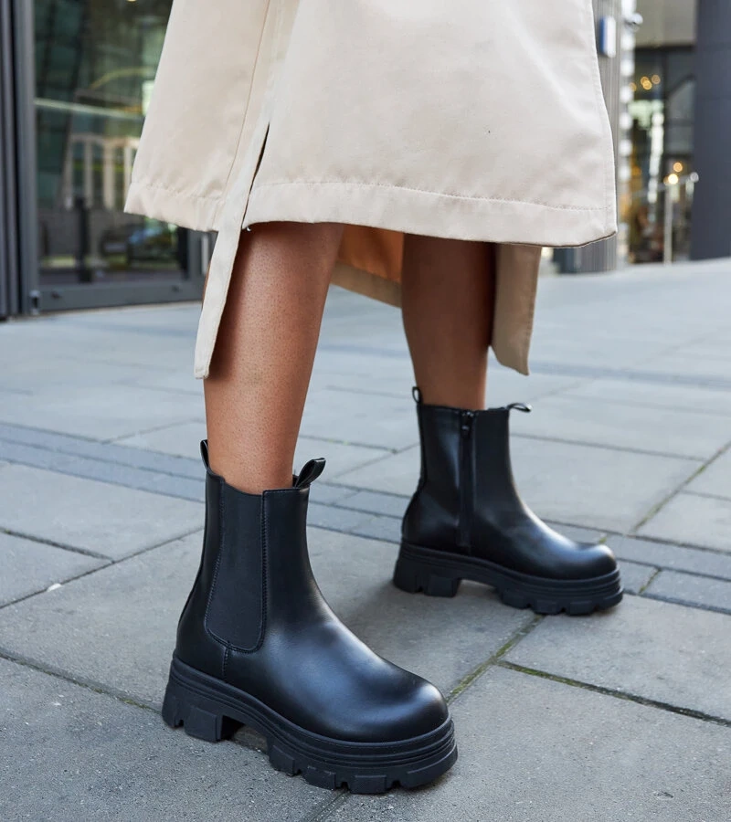 Čierne čižmy na platforme Placido