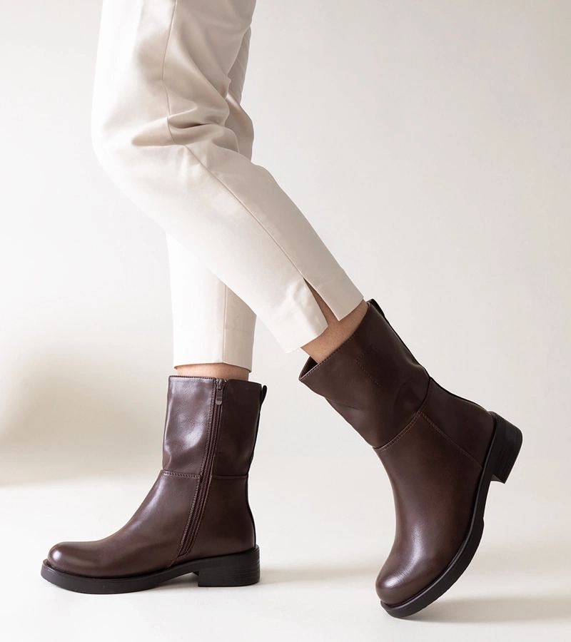 Hnedé klasické čižmy z eko kože Atiena