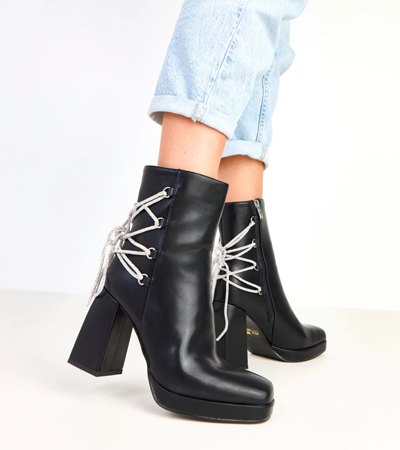 Čierne členkové topánky na podpätku zdobené kamienkami Nancy