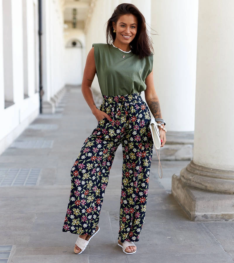 Čierne široké kvetinové nohavice Vertemate