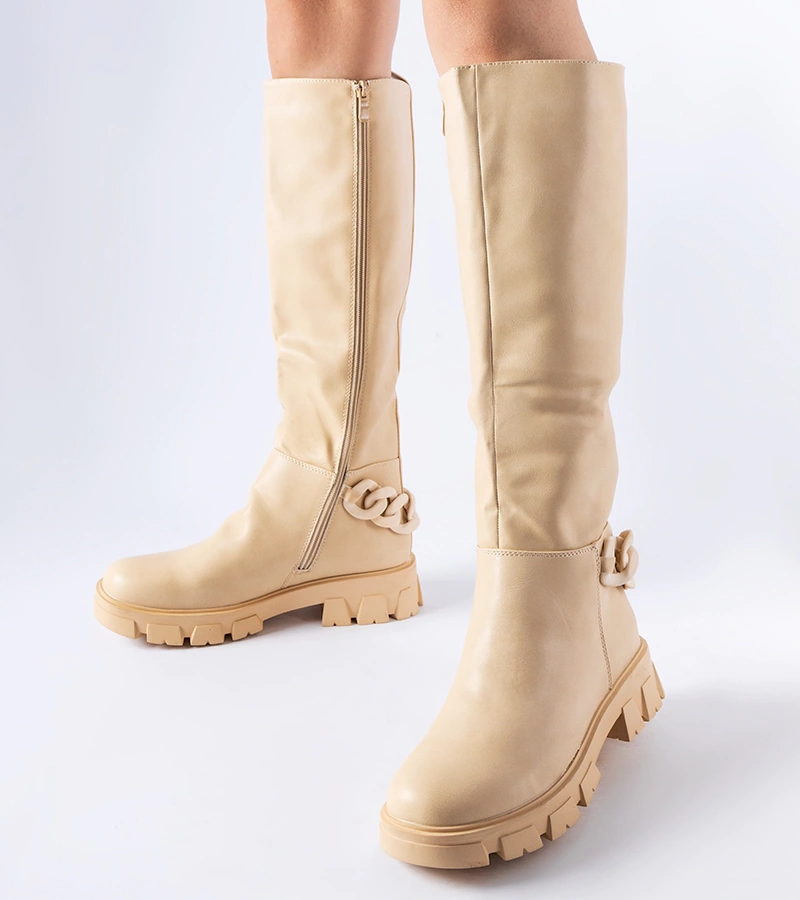 Beige rovnohodnotné čižmy s reťazom Armand